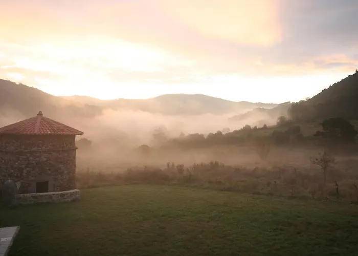 Casona Cuervo 3* Сан-Тирсо-де-Кандамо